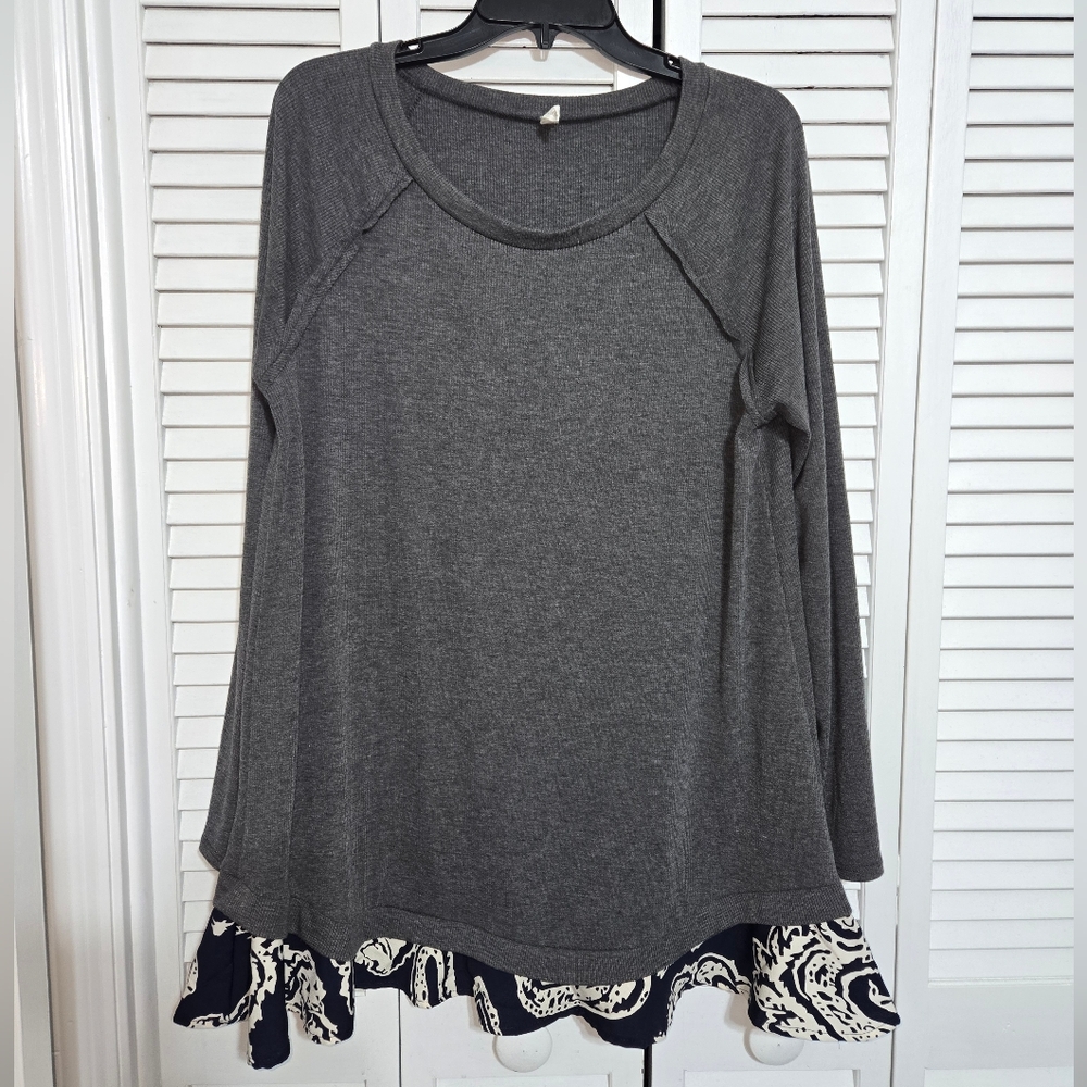 PinkBlush Women's L Gray Top with Patterened Ruffle
